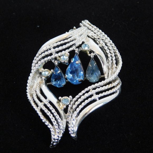Coro Jewelry - Blue Clear Rhinestones Ribbon Shape Coro Signed Brooch Pin Silver Tone Vintage